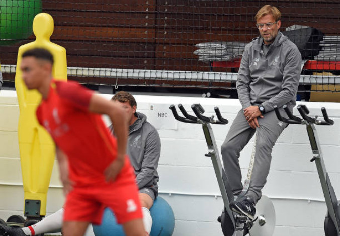 Ảnh bài viết Klopp 'chán đời' canh các ngôi sao Liverpool tập luyện