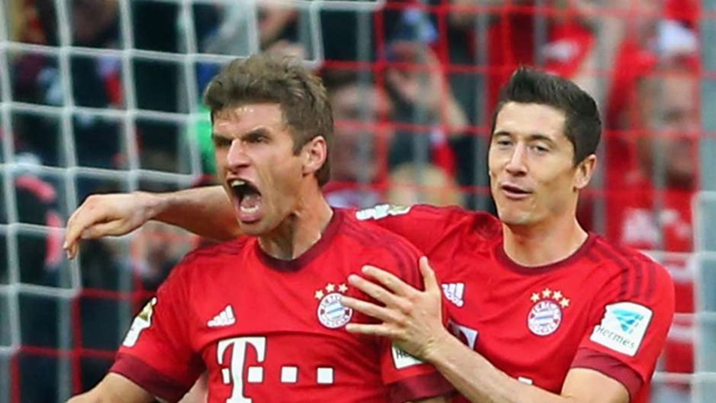 Giành danh hiệu đầu tiên trong mùa giải, Muller đưa Lewandowski lên "tận mây xanh"