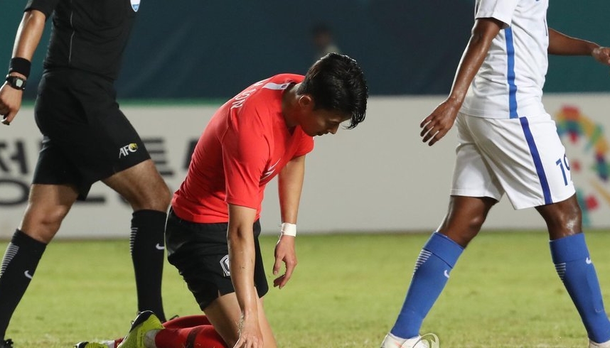 HLV Hàn Quốc nhận lỗi sau trận thua trước Olympic Malaysia
