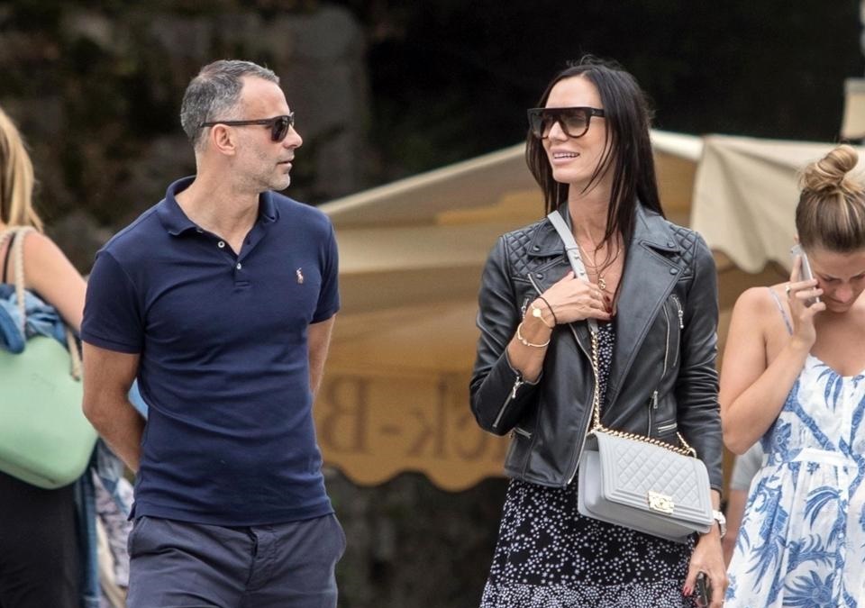Ảnh bài viết Ryan Giggs công khai bạn gái mới bốc lửa