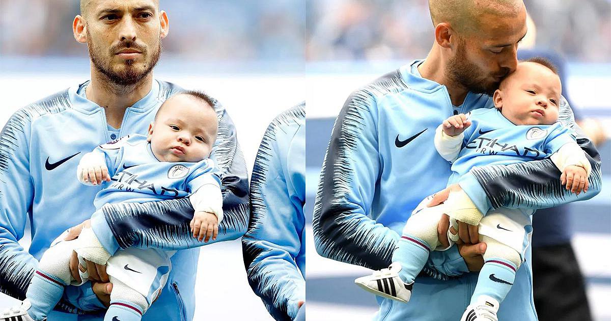 Ảnh bài viết Xúc động khoảnh khắc David Silva bế con trai sinh non ra sân đấu