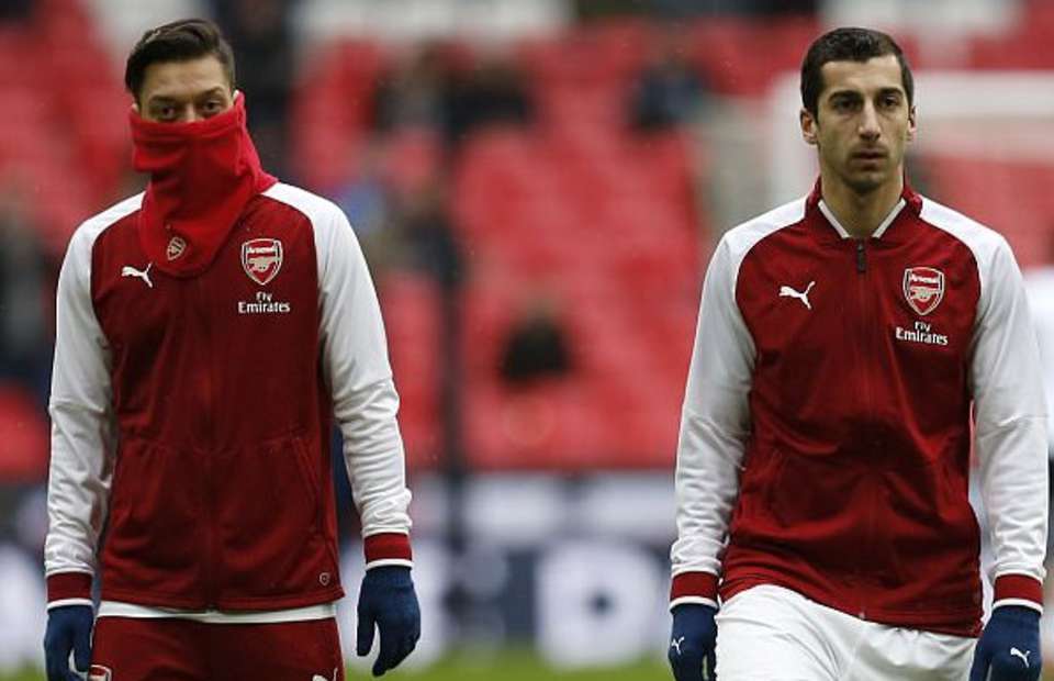 Jamie Carragher chỉ ra 2 'tử huyệt' trong hệ thống chiến thuật Arsenal