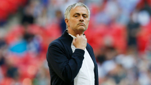 Ảnh bài viết Giữa lúc 'nước sôi lửa bỏng', sao M.U yêu cầu Mourinho buông tha cho mình