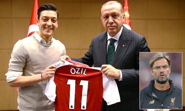 Klopp: 'Sự thù địch nhắm vào Mesut Ozil là đạo đức giả"
