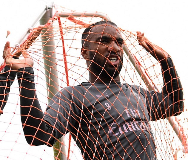 Ảnh bài viết Đòi xé rách lưới, Lacazette thôi không chấp nhận làm kép phụ