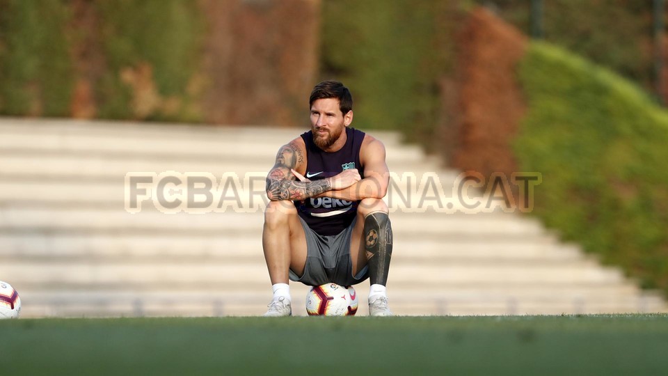 Ảnh bài viết Messi trầm tư, tìm cách giúp bạn thân Suarez nổ súng