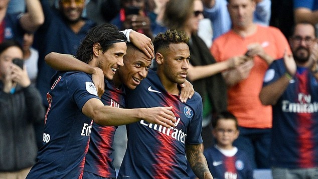 'Tam tấu' K-E-N nổ súng, PSG không thể ngăn cản