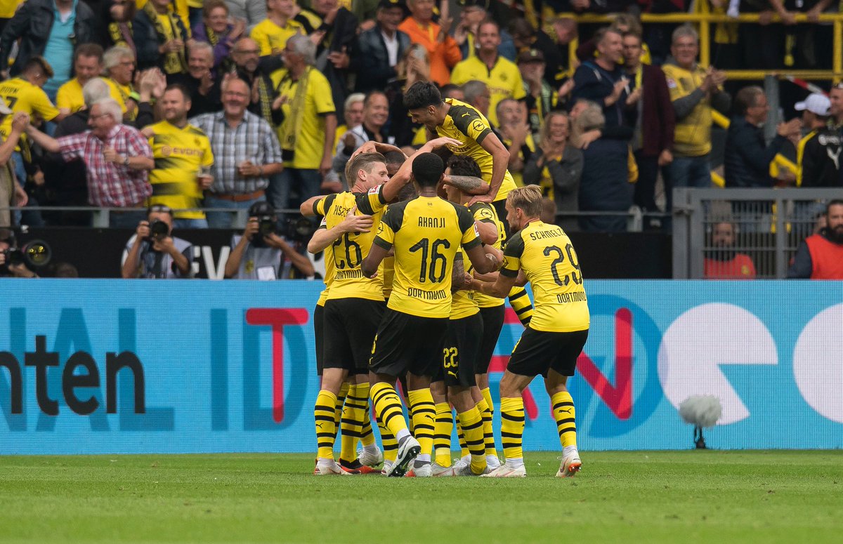 Witsel 'xe đạp chổng ngược', Dortmund hủy diệt Leipzig ngày khai màn