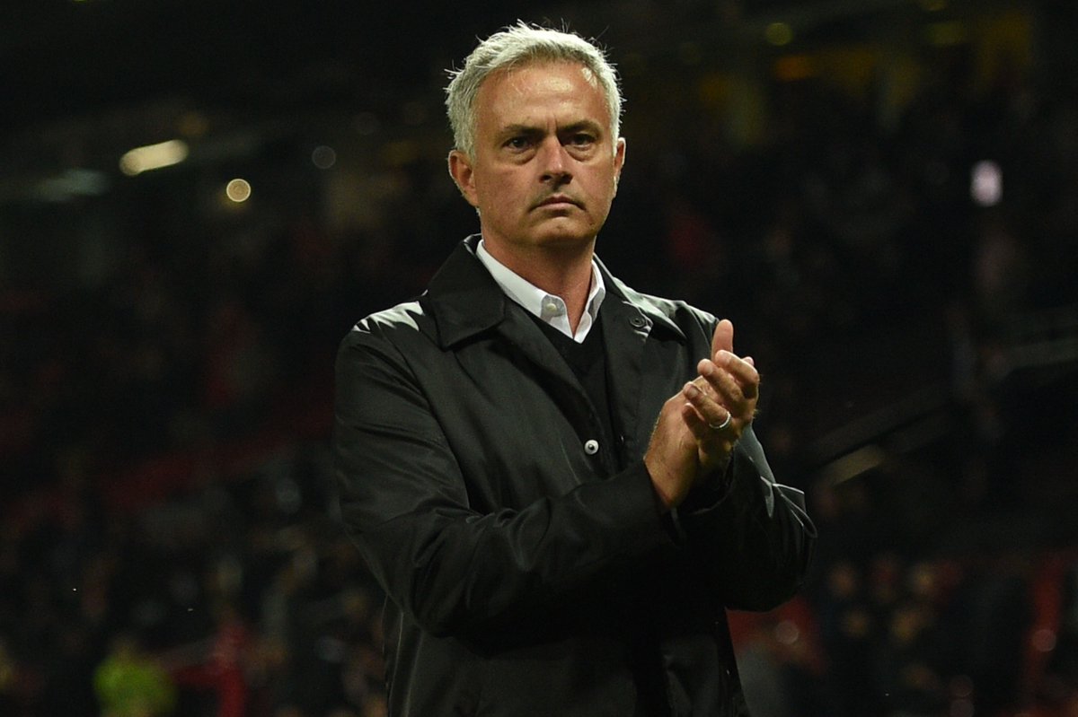 Mourinho nói lời khiến các trung vệ MU hoang mang tột độ