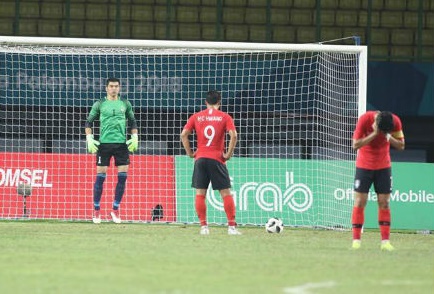 Ảnh bài viết Son Heung-min che mặt quay lưng, 'yếu lòng' không dám sút 11m cho U23 Hàn Quốc