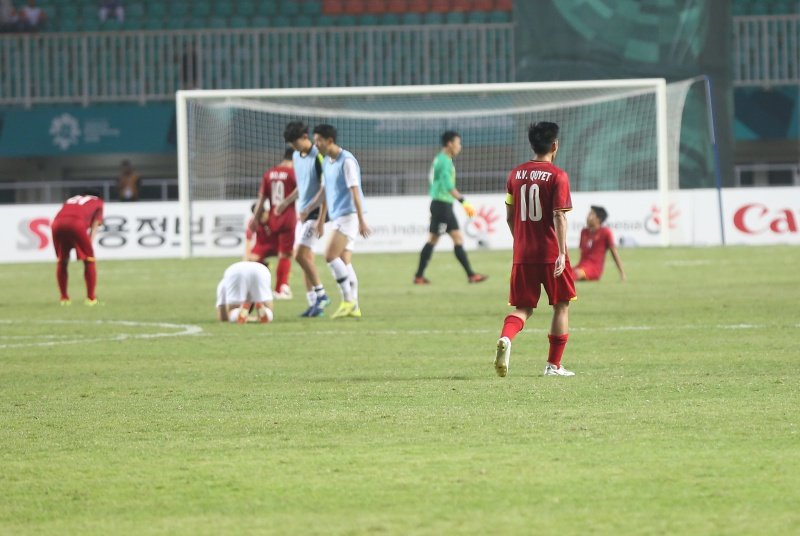 Báo châu Á khen tinh thần ngoan cường của Olympic Việt Nam