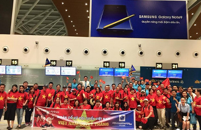 Ảnh bài viết Nhuộm đỏ sân bay, CĐV Việt Nam đã sẵn sàng đối đầu với người Hàn
