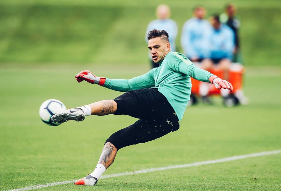 Ảnh bài viết Ederson khiến dàn sát thủ Man City lác mắt với cú sút 'búa bổ'