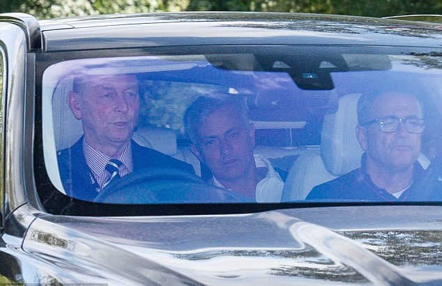 Ảnh bài viết NÓNG: Sau một ngày 'biệt tích', Mourinho trở lại Man Utd với điệu bộ này đây