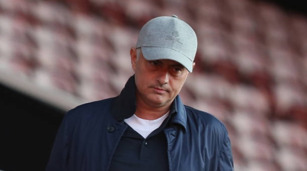 Ảnh bài viết Xem giò Dalot, Mourinho gây ấn tượng mạnh bởi nghĩa cử đẹp