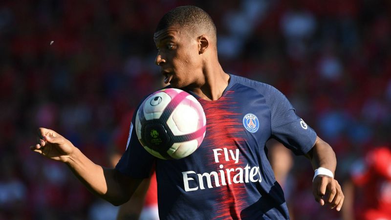 Mbappe lãnh thẻ đỏ, Tuchel bảo vệ "trò cưng" tới cùng