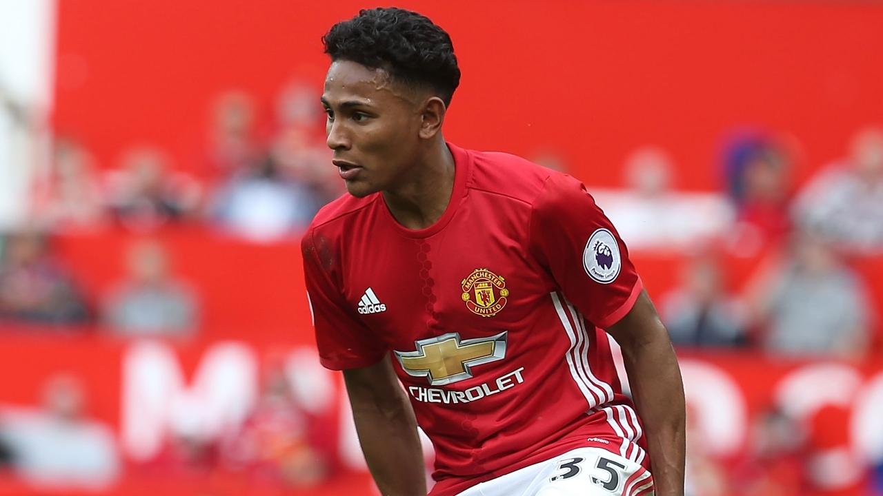 Mitchell TIẾT LỘ cuộc nói chuyện với Mourinho trước khi ra đi