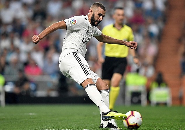 Ảnh bài viết Tỏa sáng bằng cú đúp, Karim Benzema dằn mặt "truyền nhân của Ronaldo"