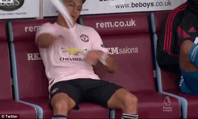 5 điều có thể bỏ lỡ ở vòng 4 Premier League: Sanchez bật Mourinho?
