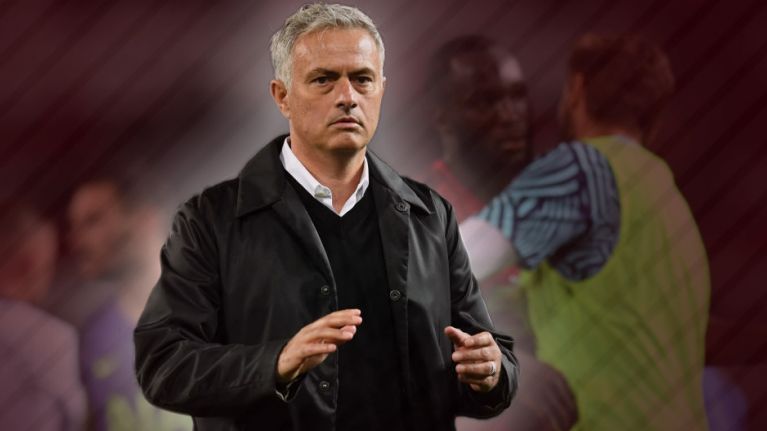 Ảnh bài viết Tái định vị thương hiệu - 'Vũng bùn' đang giết chết Man United và Mourinho