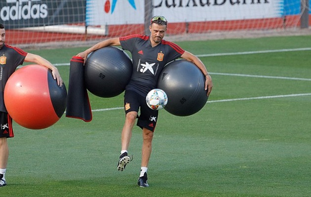 Ảnh bài viết Tây Ban Nha chưa đá, Luis Enrique đã khiến học trò nể phục với hành động này