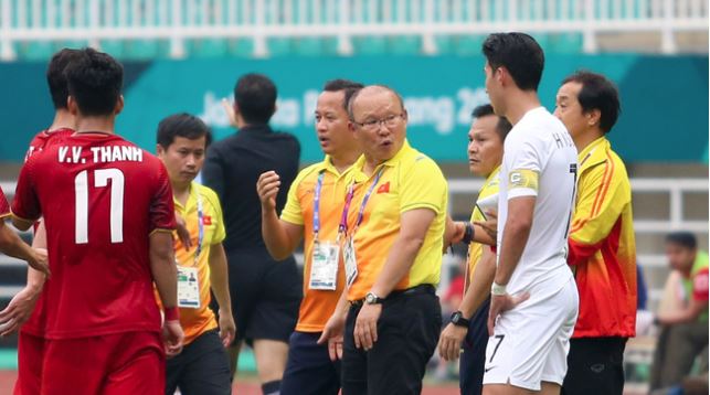 Ảnh bài viết Thầy Park tiết lộ không ngờ về pha 'nghe lỏm' của Son Heung-min