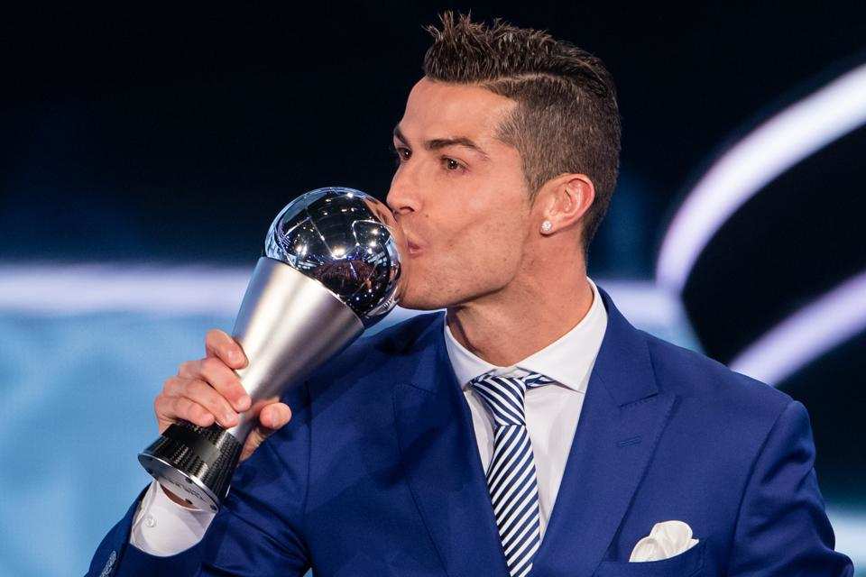 Trùng hợp không tưởng, DẤU HIỆU cho thấy Ronaldo sẽ đăng quang The Best
