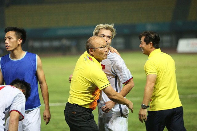 Nhân sự ĐT Việt Nam cho AFF Cup và Asian Cup: Lo bây giờ đi là vừa