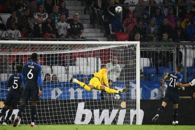 Areola hóa "thánh", Pháp rời Allianz Arena với 1 điểm đầy may mắn