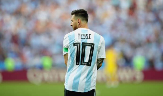 Argentina 'tri ân' Messi, sao Man Utd tỏ rõ thái độ không hài lòng