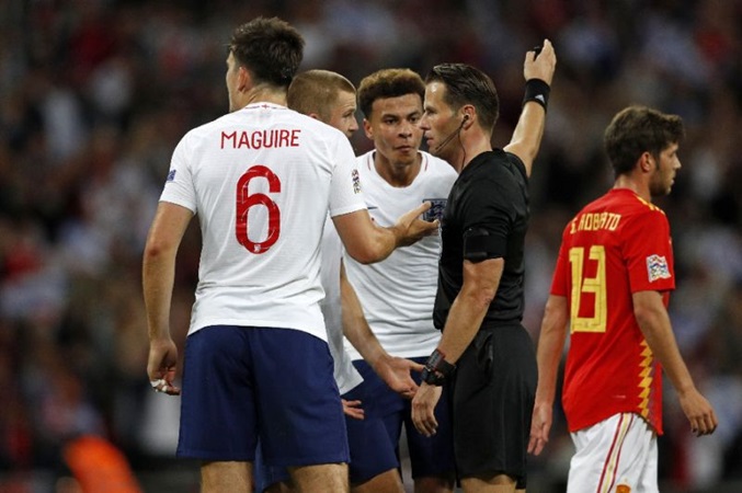 Harry Kane: "Trọng tài quá nhát khi không công nhận bàn thắng của Welbeck"