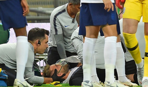 NÓNG: Luke Shaw lại gặp vận đen với chấn thương nặng, Mourinho thất thần trên khán đài