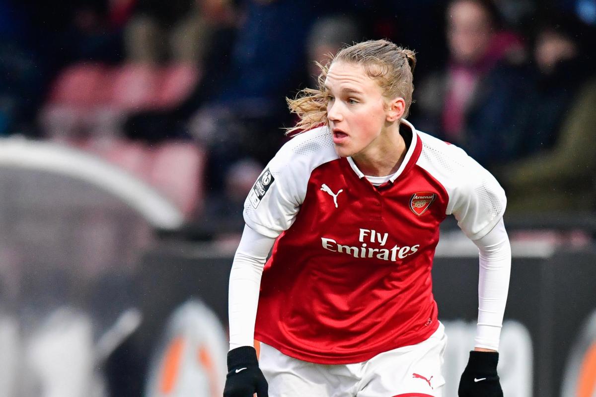Chật vật ở Premier League, Arsenal thăng hoa ở một đấu trường khác