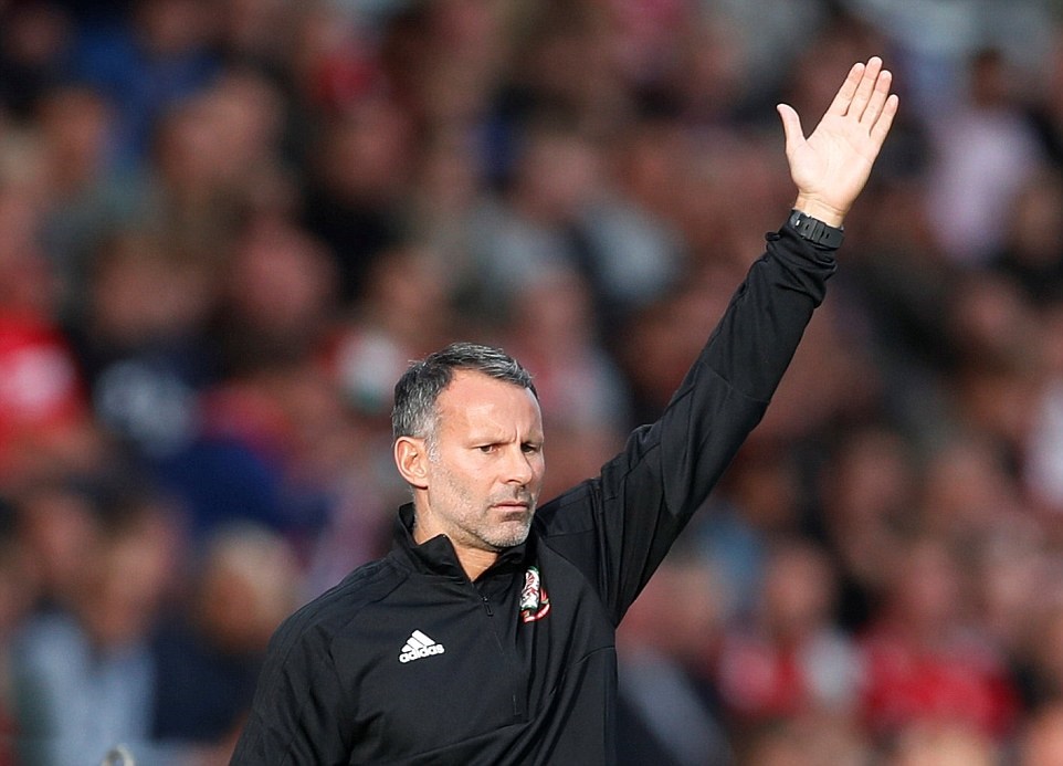 Eriksen quá xuất sắc khiến Ryan Giggs cũng phải giơ tay "chào thua"