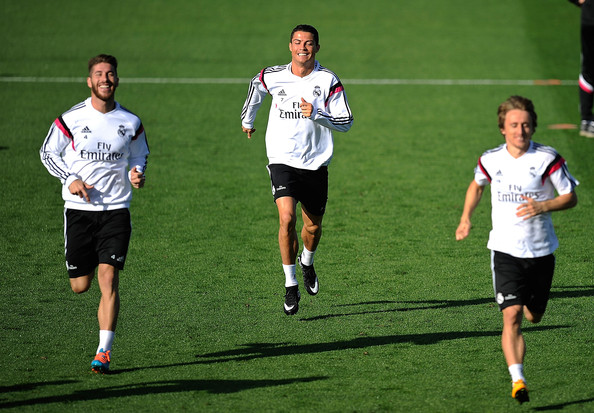 Ramos đá đểu Ronaldo hay là nhờ 'PR'