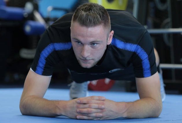 Được Man Utd để mắt, trung vệ Inter ra sức thể hiện trong phòng tập