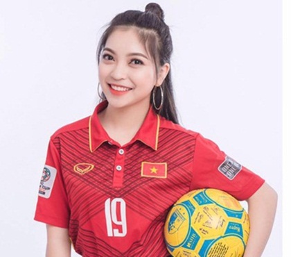 Nhan sắc xinh đẹp của bạn gái tiền vệ Quang Hải