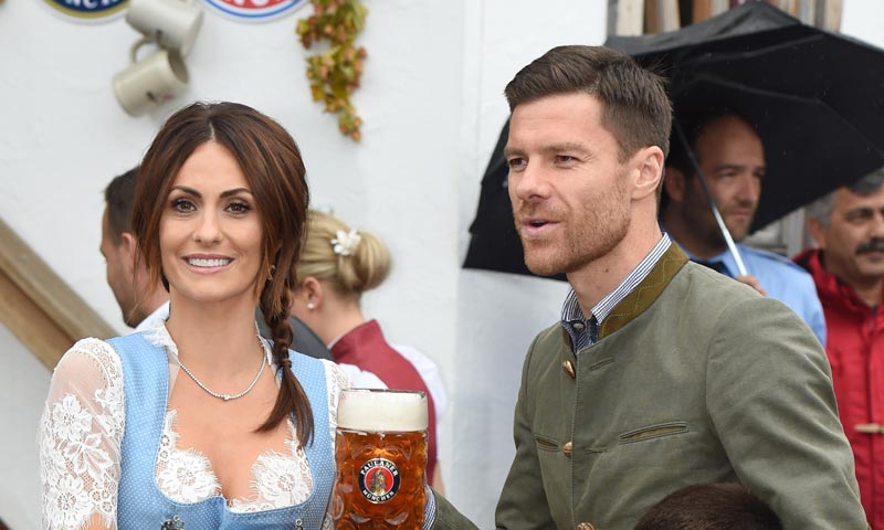 Tiết lộ: Xabi Alonso từng bị đồng đội 'tăm tia' vợ