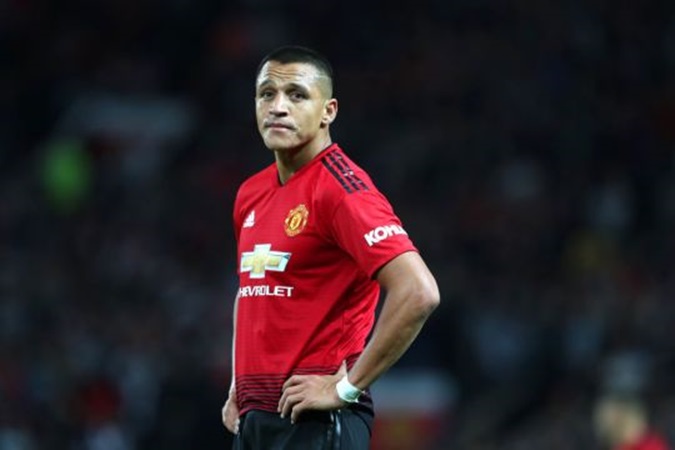 Stress ở Man Utd, Sanchez "đá người yêu" cho bỏ tức?
