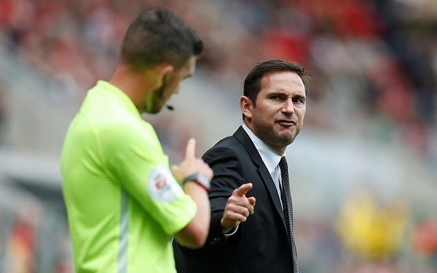 Lampard chửi trọng tài rồi bị đuổi, Derby County thua tức tưởi