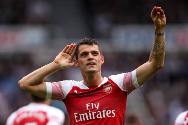 Ảnh bài viết Lập siêu phẩm, Xhaka vẫn khiến NHM "ngứa mắt" vì hành động này