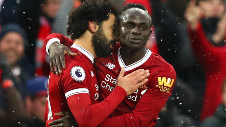 Sao Liverpool bị dọa giết vì không chuyền cho Salah