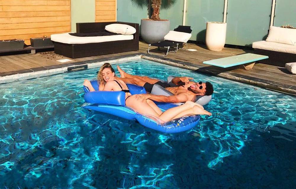 Ảnh bài viết Fan cực sốc với hành động này của Chamberlain với bạn gái