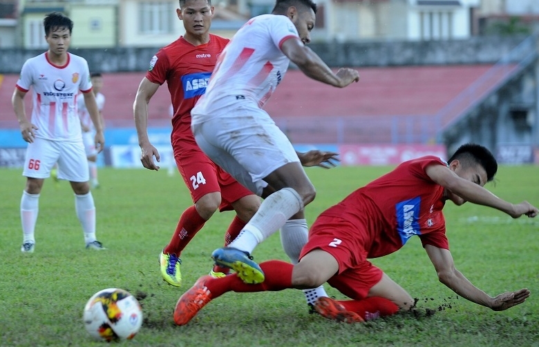 Ảnh bài viết Công làm thủ phá, Hải Phòng mất điểm trước Nam Định trên sân nhà