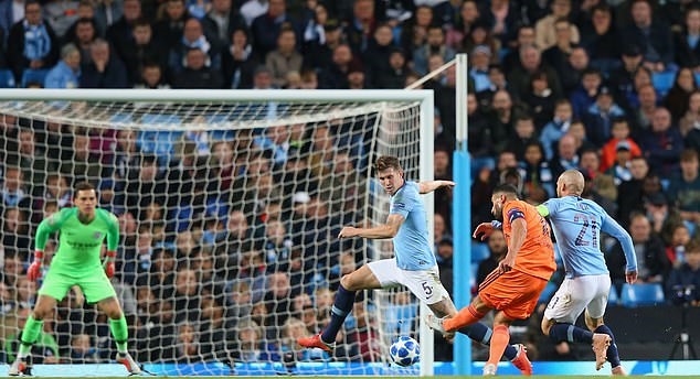Thua muối mặt, CĐV Man City ẩu đả kinh hoàng với CĐV Lyon