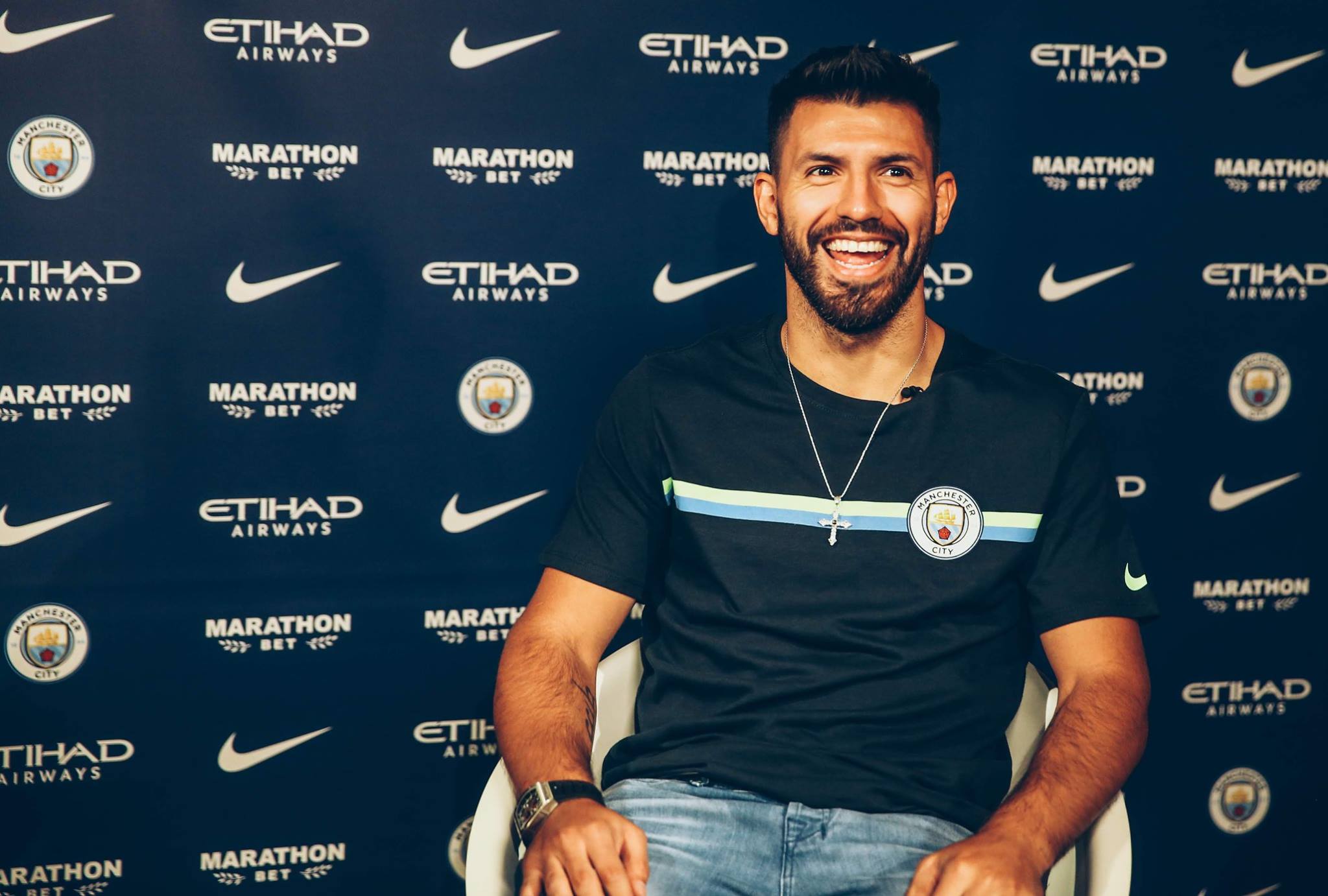 Ảnh bài viết Nhận lương mới cao nhất Man City, Aguero cười tươi rói