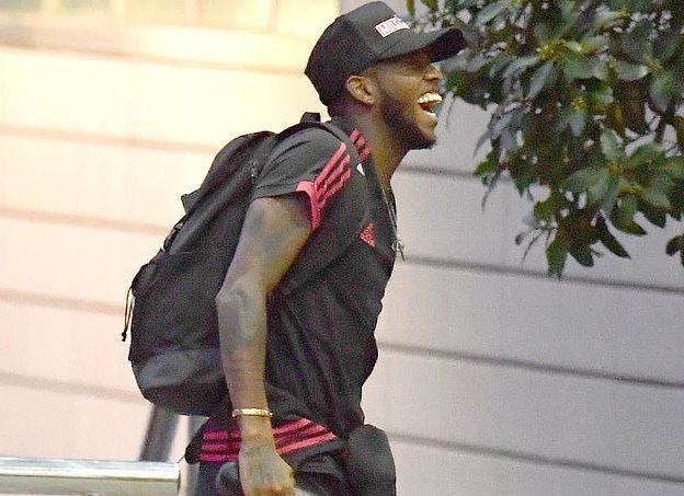 Chắc suất đá chính, sao Man Utd cười tươi rói