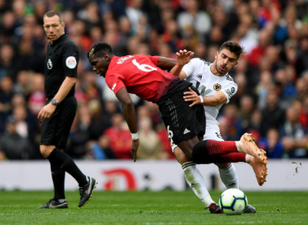 Người hùng hóa tội đồ, Pogba khiến Man United mất điểm tại Old Trafford