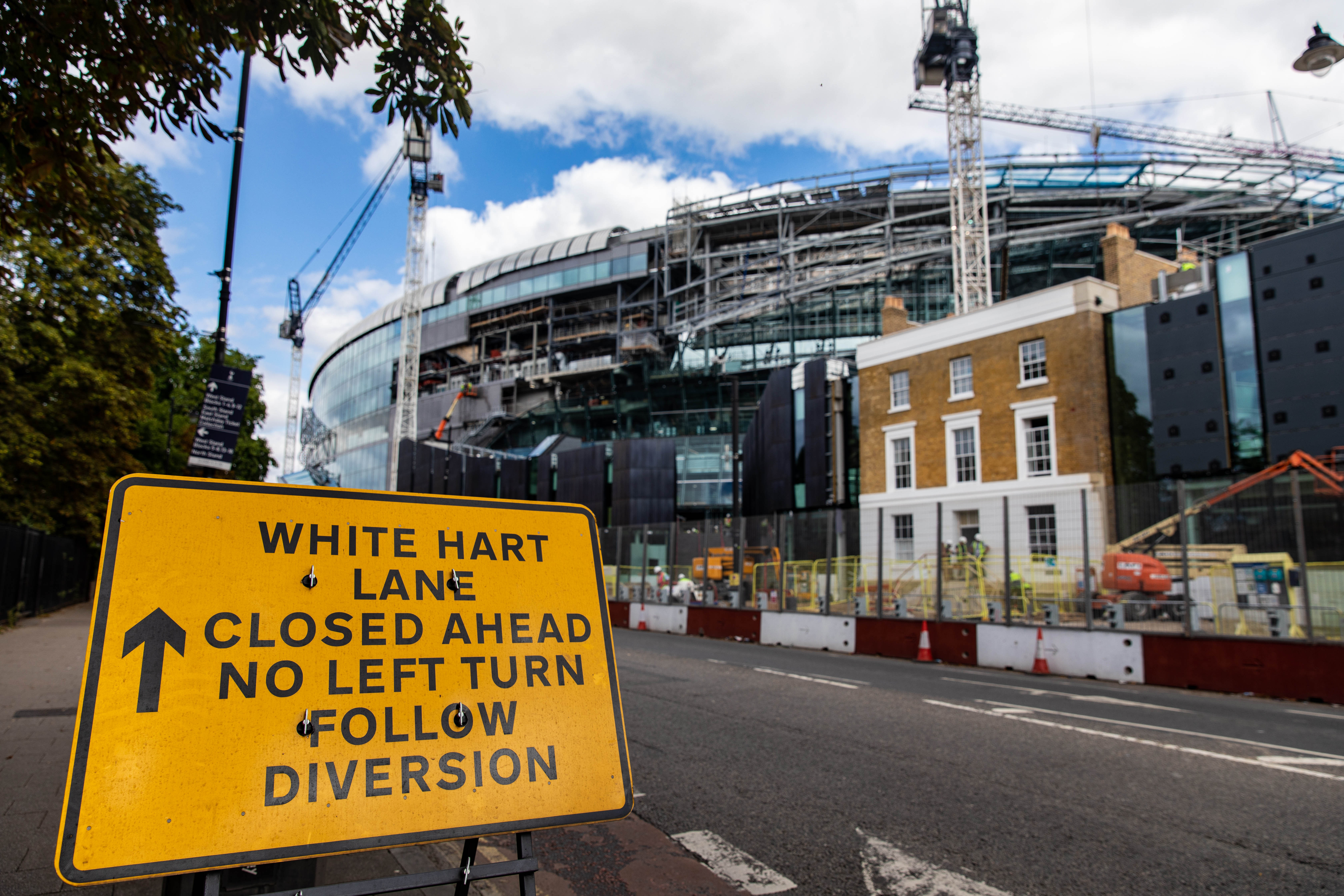 Rượu chè, cần sa đang hủy hoại Tottenham thế nào?