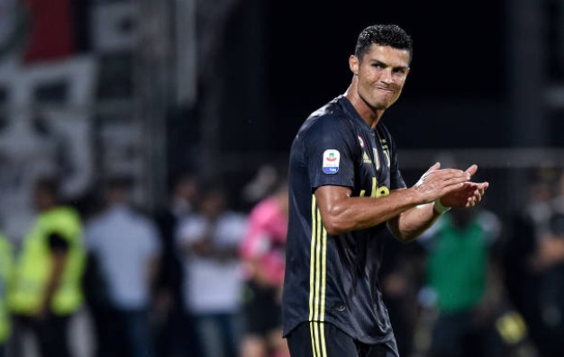 Chờ Ronaldo bực bội hết mức, Allegri mới chịu tung bài tủ vào sân